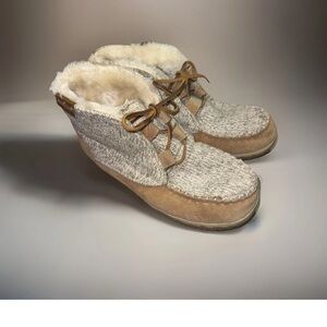 UsedLikeNew_Minnetonka Womens 6 Torrey Lace Up Booties Cinnamon, Si_Cinnamon T22